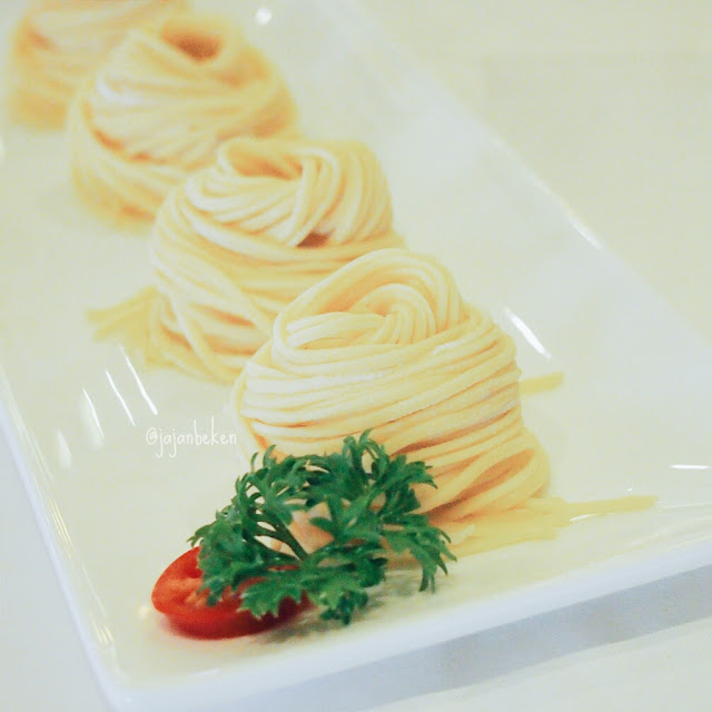 Hand Made Noodle (IDR 24K).