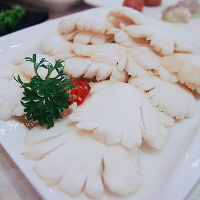 Jamur tiram (IDR 40K).