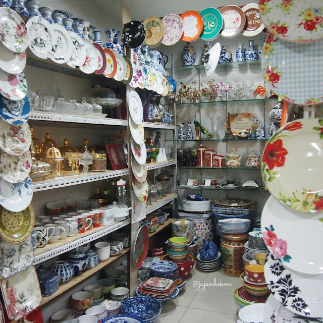 piring-cantik-di-pasar-mayestik