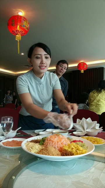 serving ming dining