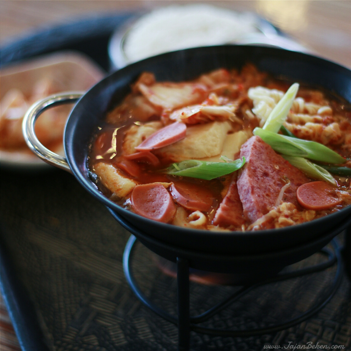 jajan beken - mujigae korean food