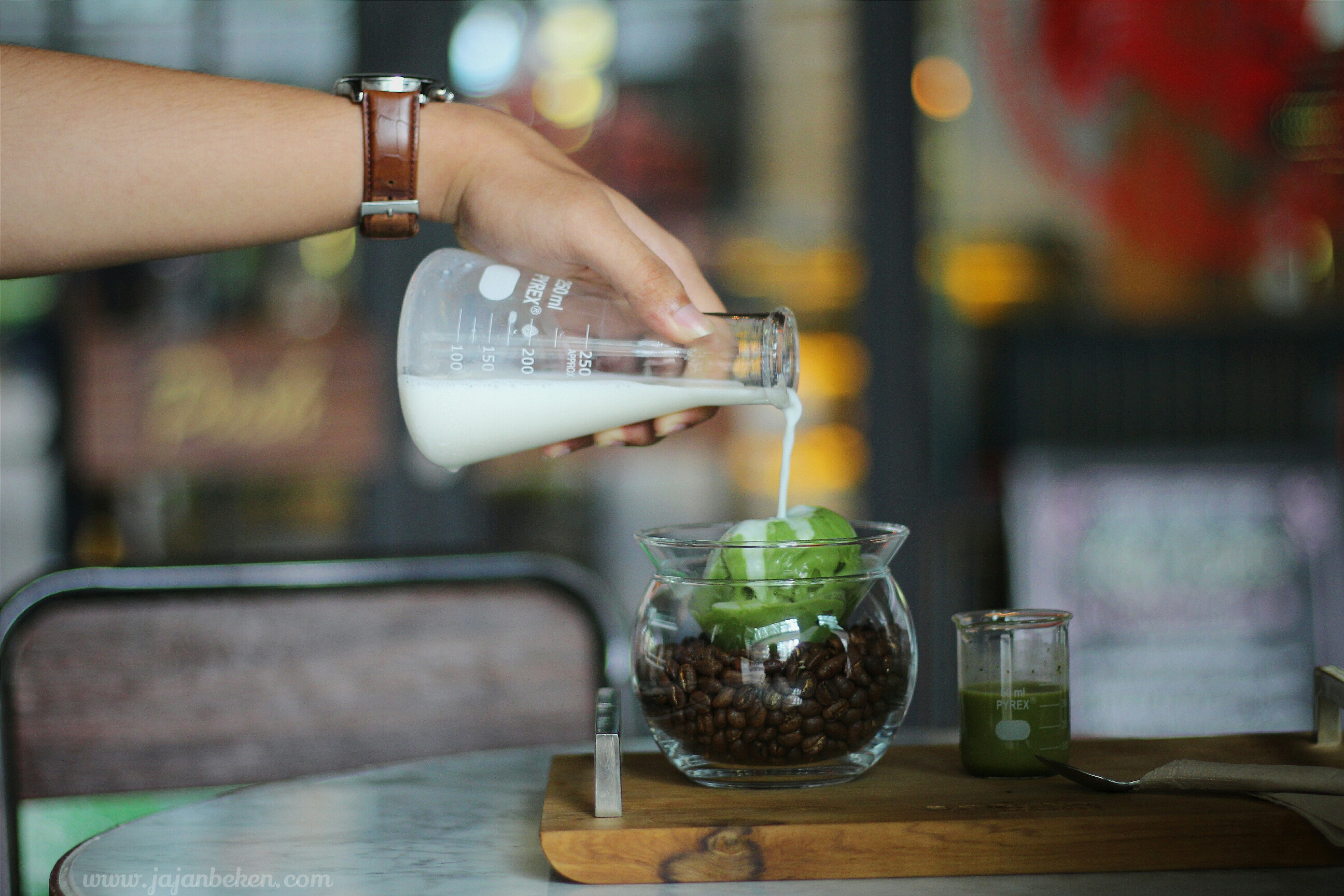 jajan beken keren coffee landmark pluit
