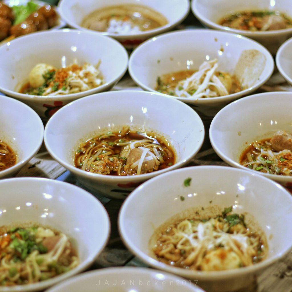 jajanbeken boat noodle thailand