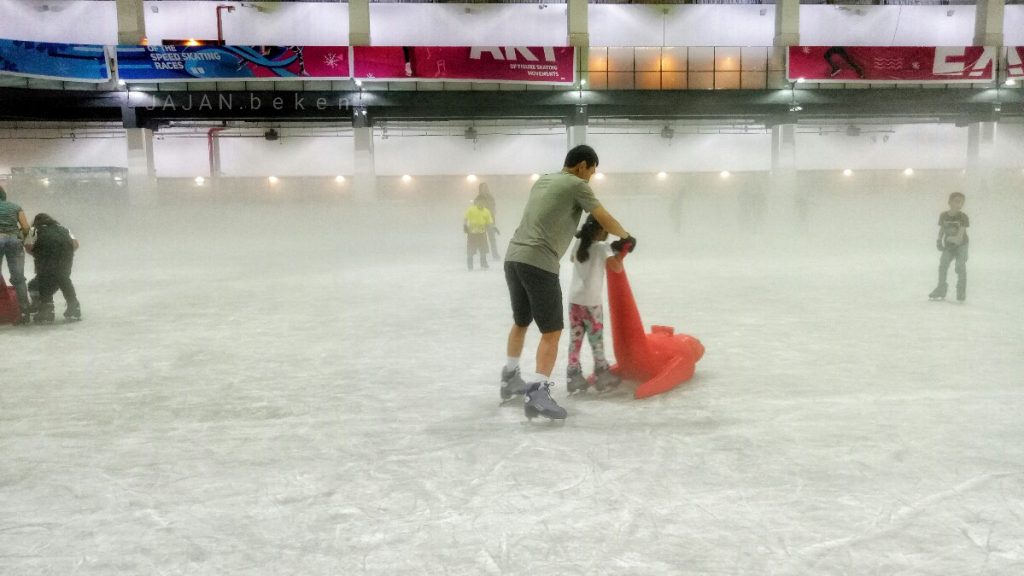 Ice skating aeon