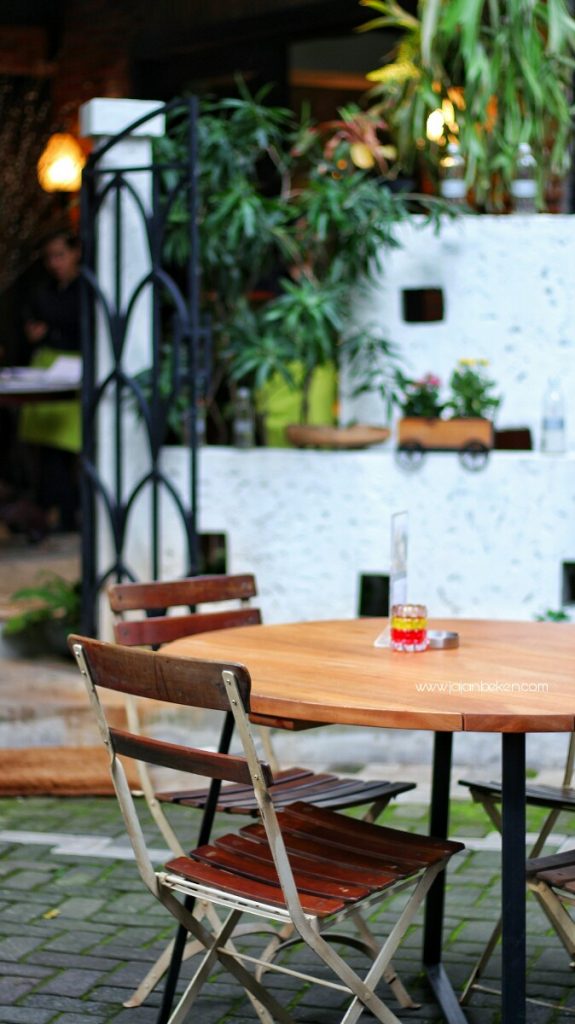 patio venue and dining