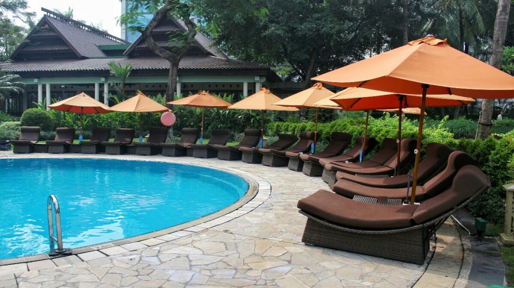 shangri-la jakarta swimming pool
