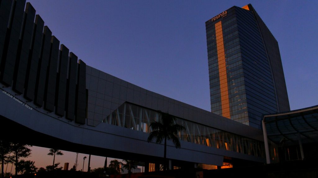 jajanbeken karawang hotel guide