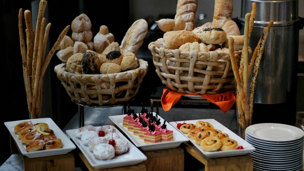 jajanbeken swiss belinn airport jakarta review