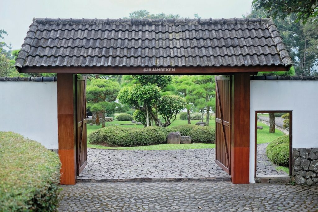jajanbeken taman bunga