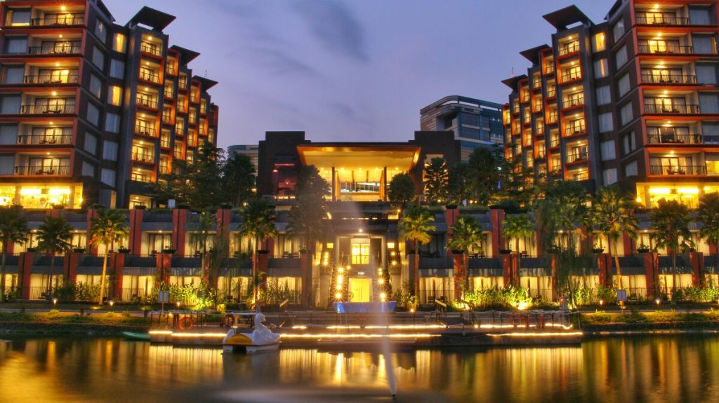 jajanbeken aston sentul 15