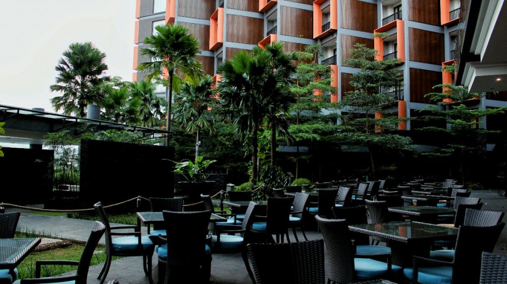 jajanbeken aston sentul 18