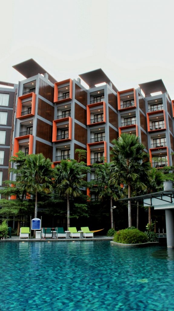jajanbeken aston sentul 19