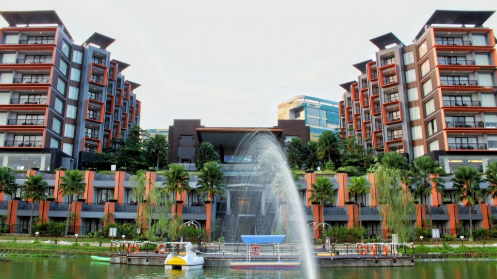 jajanbeken aston sentul 20