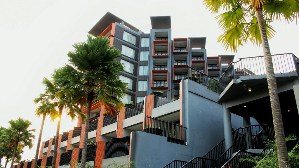 jajanbeken aston sentul 24