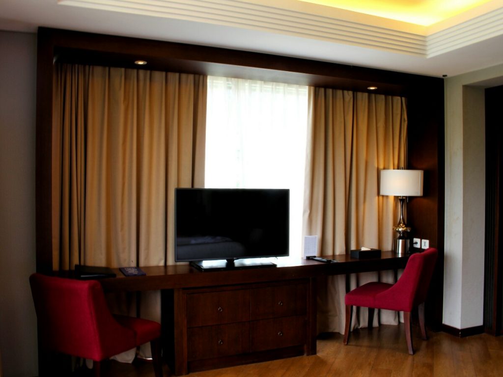 jajanbeken aston sentul harga