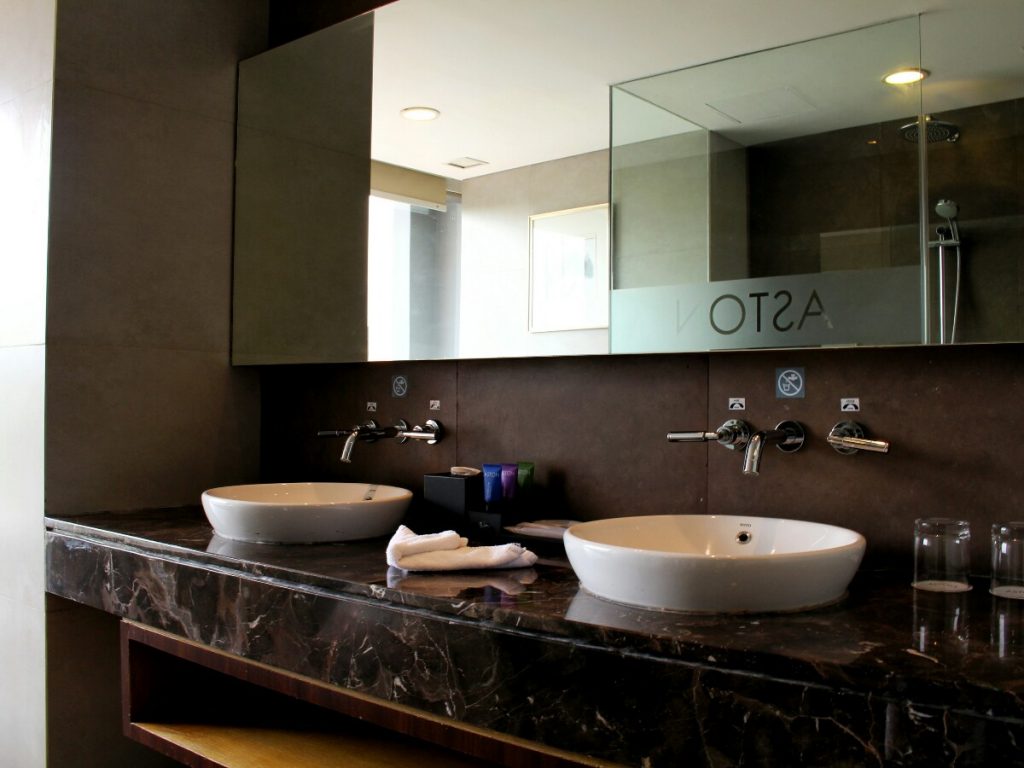jajanbeken best hotel near sentul international convention center