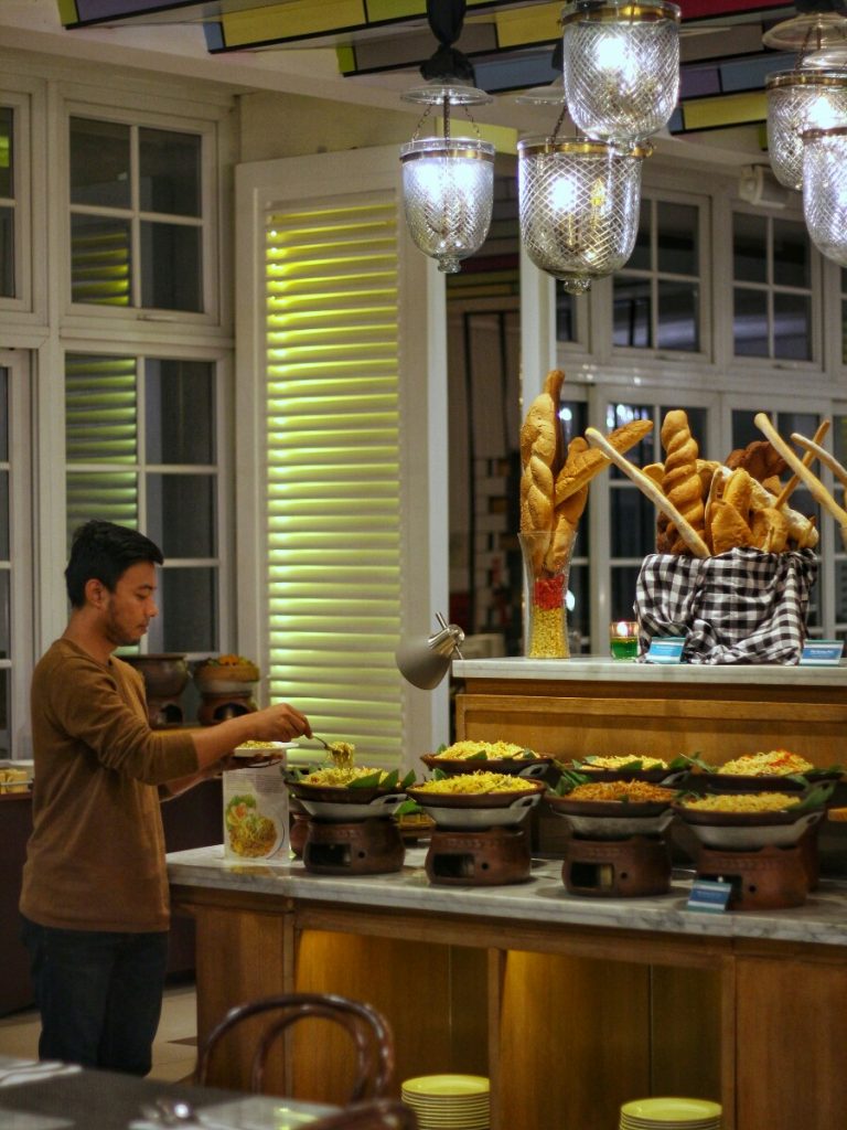 jajanbeken hotel 101 bogor