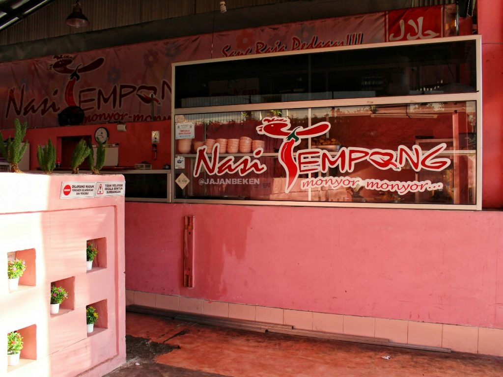 jajanbeken tempong pink restaurant