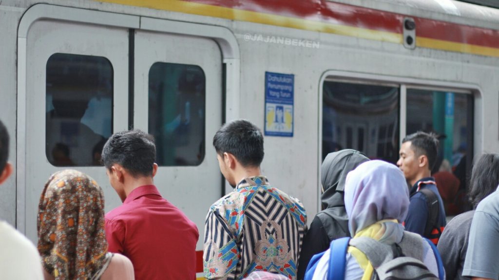 jajanbeken how to use commuter line jakarta
