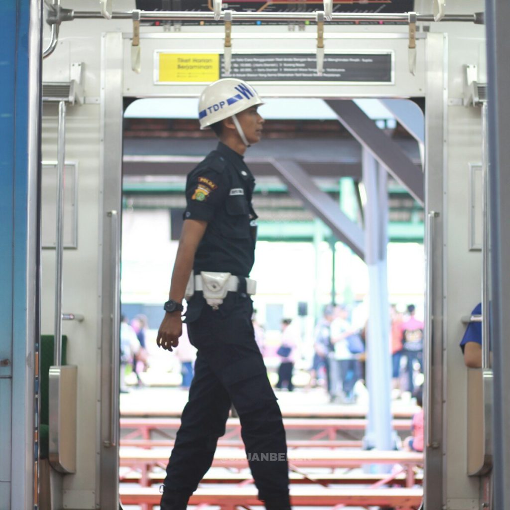 jajanbeken krl commuter line kota