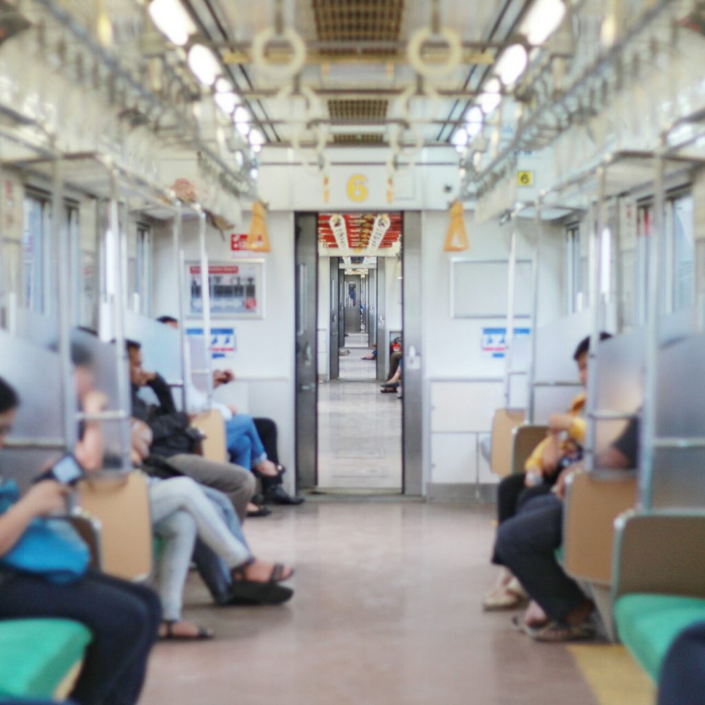 jajanbeken penumpang krl