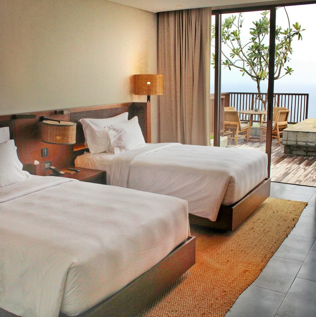jajanbeken six senses uluwatu bali traveloka