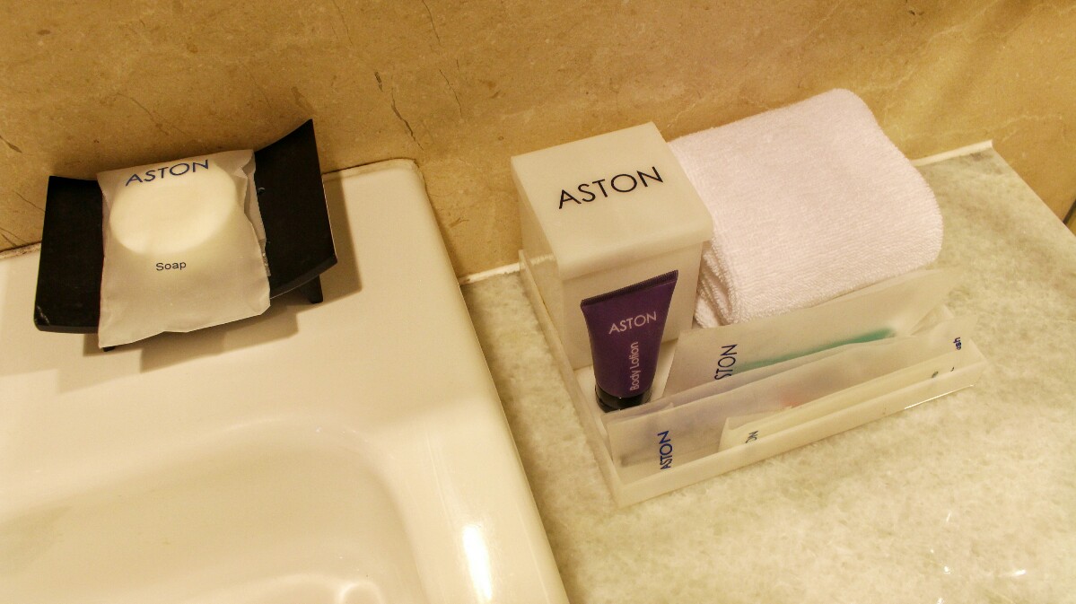 jajanbeken aston hotel pluit review