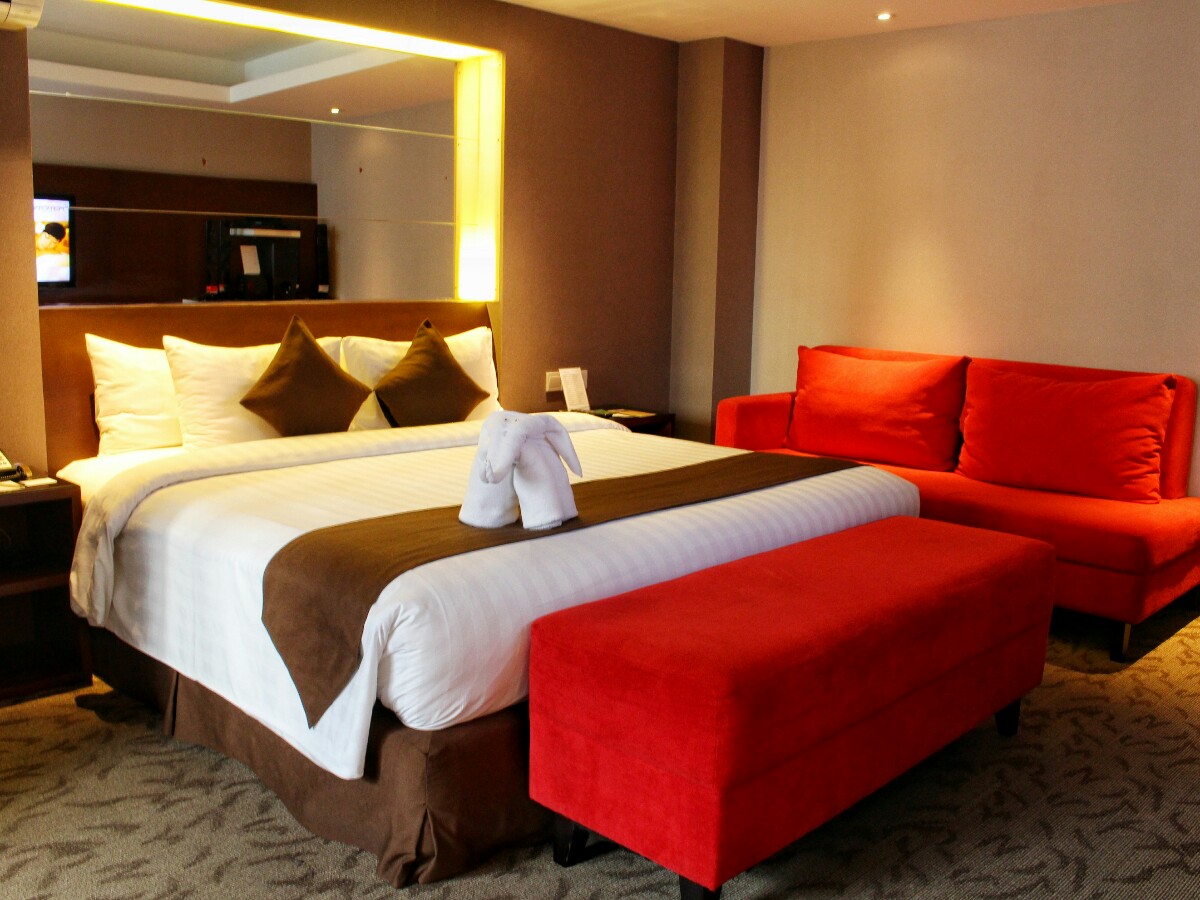 jajanbeken aston hotel pluit