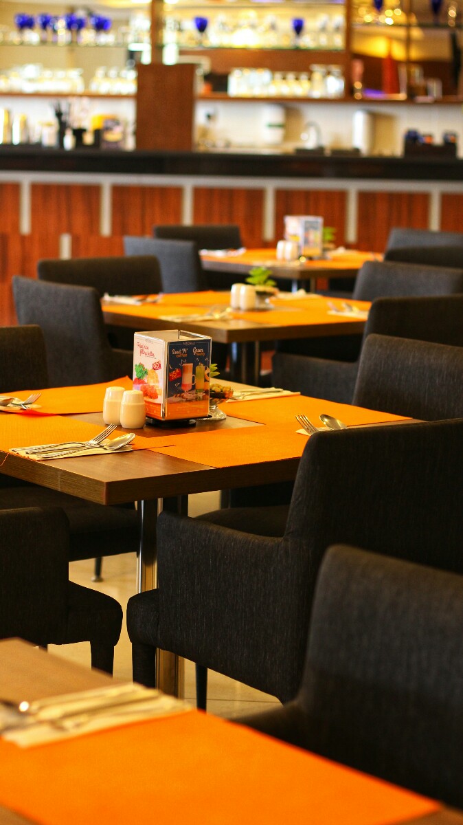 jajanbeken aston pluit food