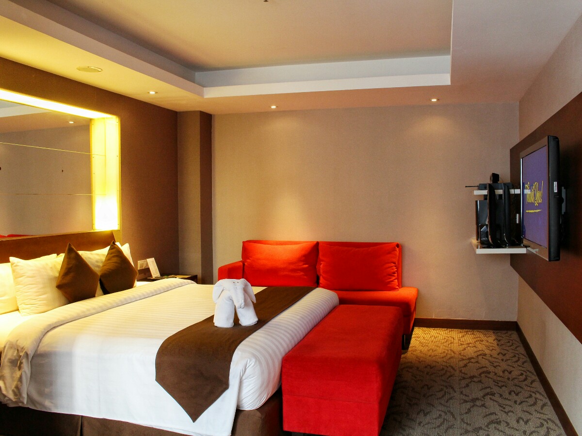 jajanbeken aston pluit pluit village
