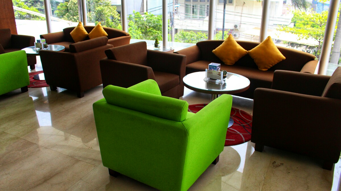 jajanbeken aston pluit price