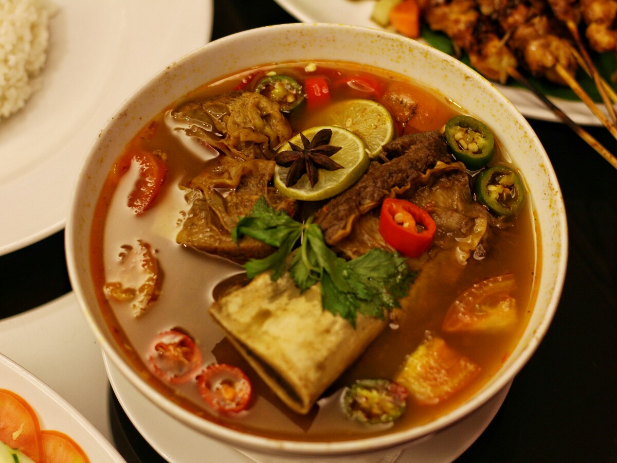 jajanbeken aston pluit room rate