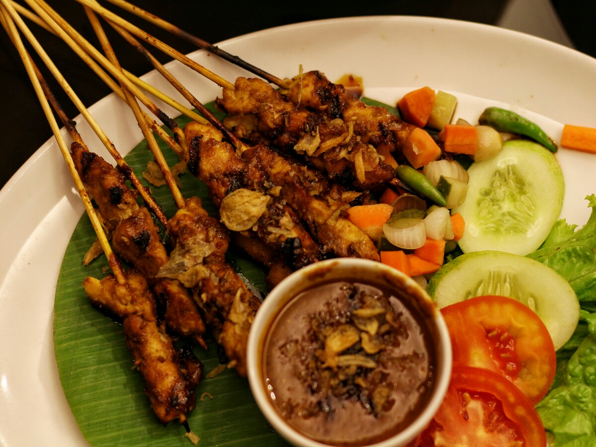 jajanbeken aston pluit room