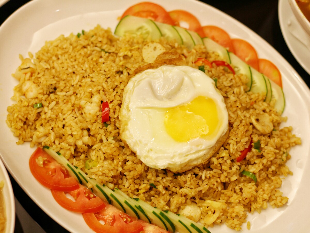 jajanbeken aston pluit zomato