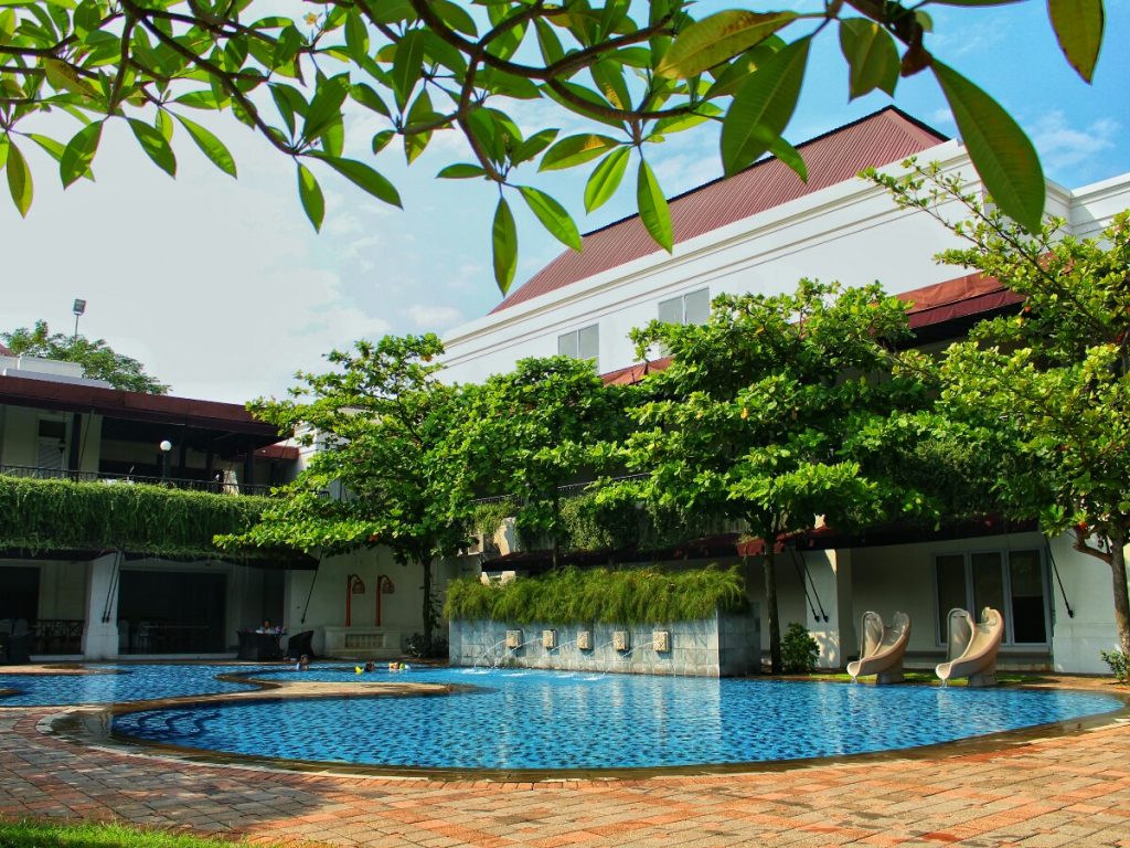 jajanbeken hotel serpong