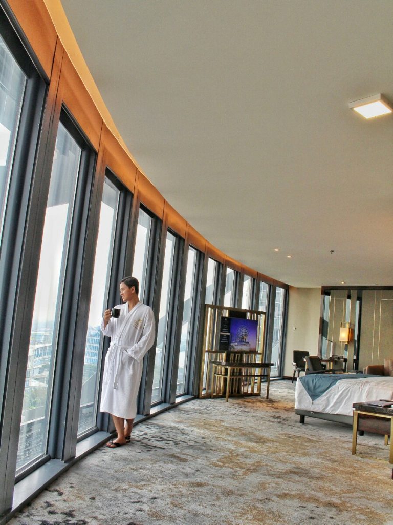jajanbeken hotel terdekat the breeze