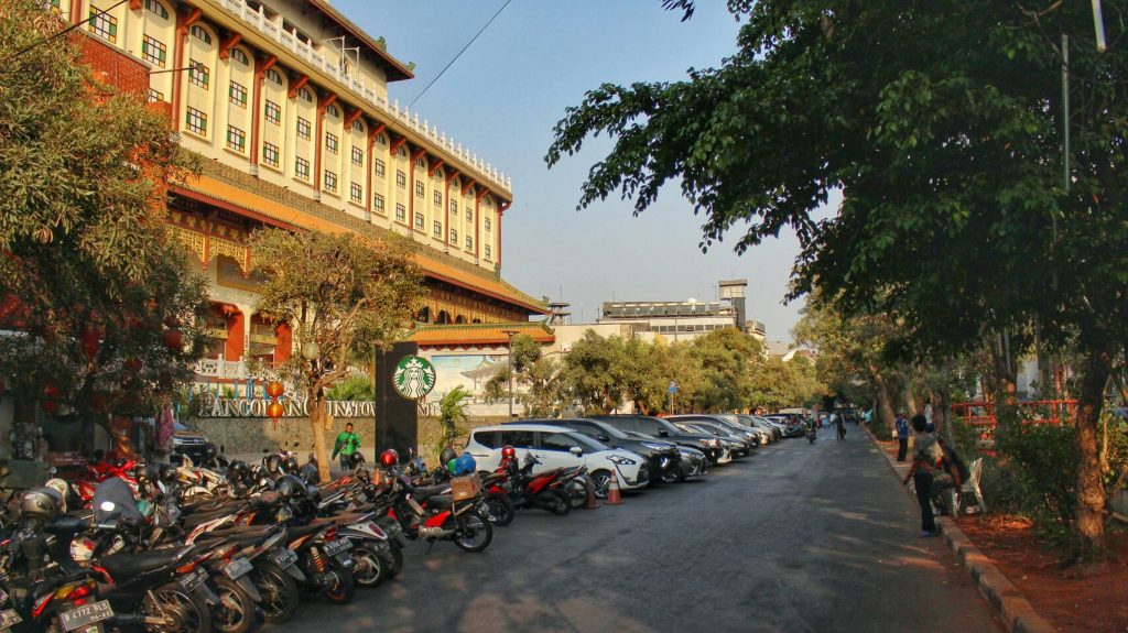 jajanbeken makanan hits glodok